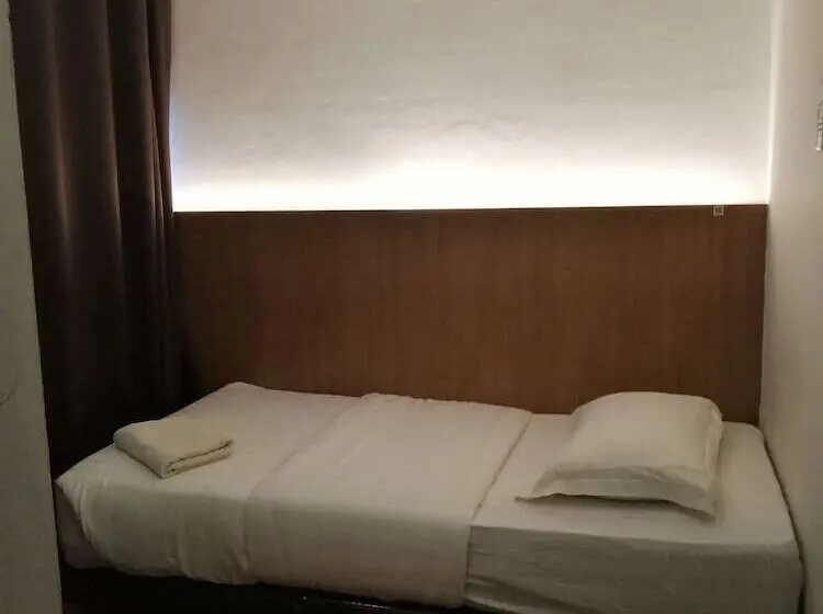 Standard Yhden Hengen Huone, Place2stay Simpang Tiga