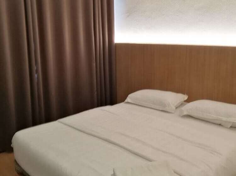 חדר דלוקס, Place2stay Simpang Tiga