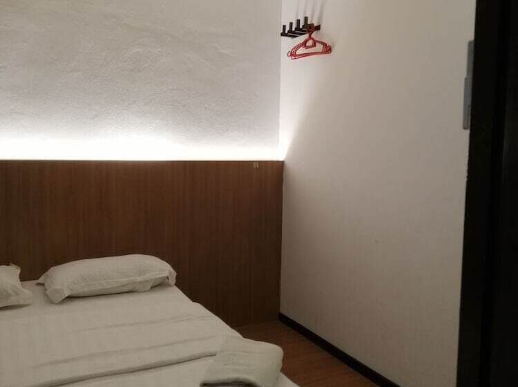 חדר דלוקס, Place2stay Simpang Tiga