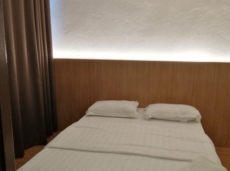 חדר דלוקס, Place2stay Simpang Tiga