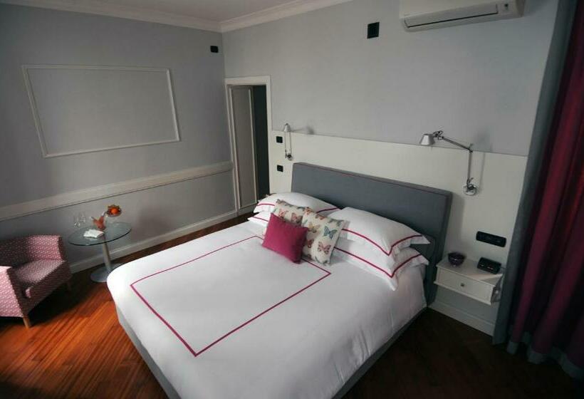 سوییت جونیور, Suite Fontana Di Trevi