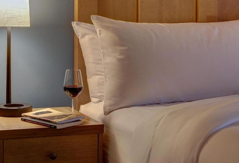 غرفة قياسية, The Glen House