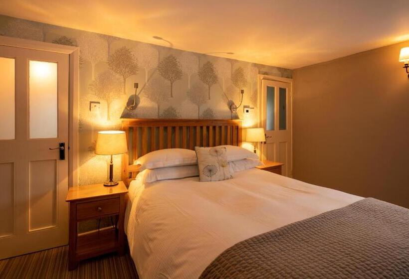 חדר משפחתי, The Royal Oak Inn