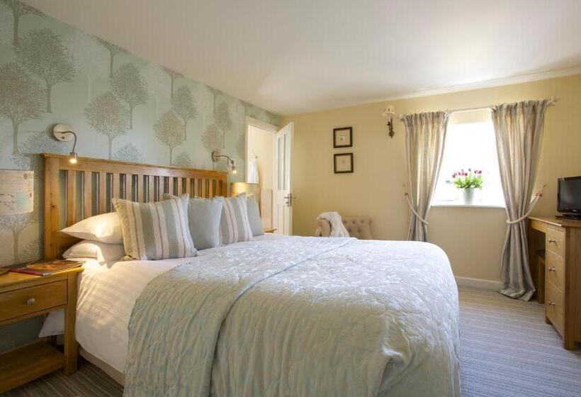 חדר משפחתי, The Royal Oak Inn