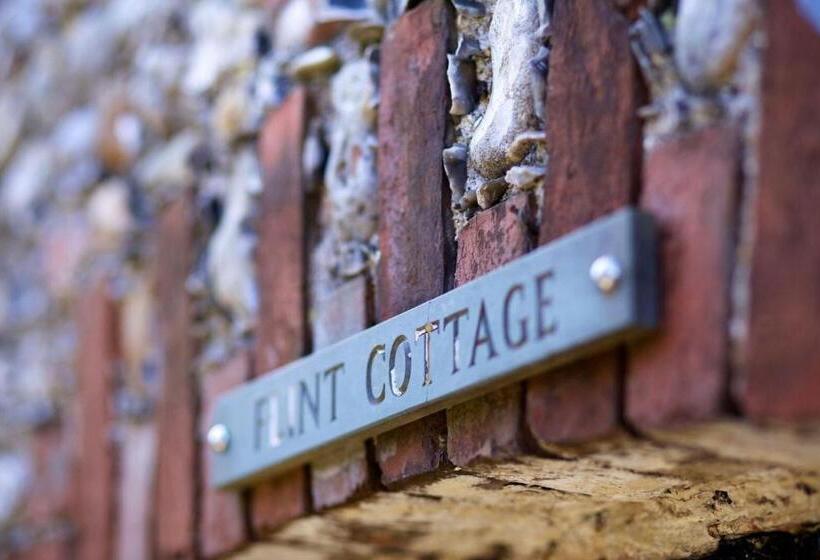 חדר משפחתי, The Royal Oak Inn