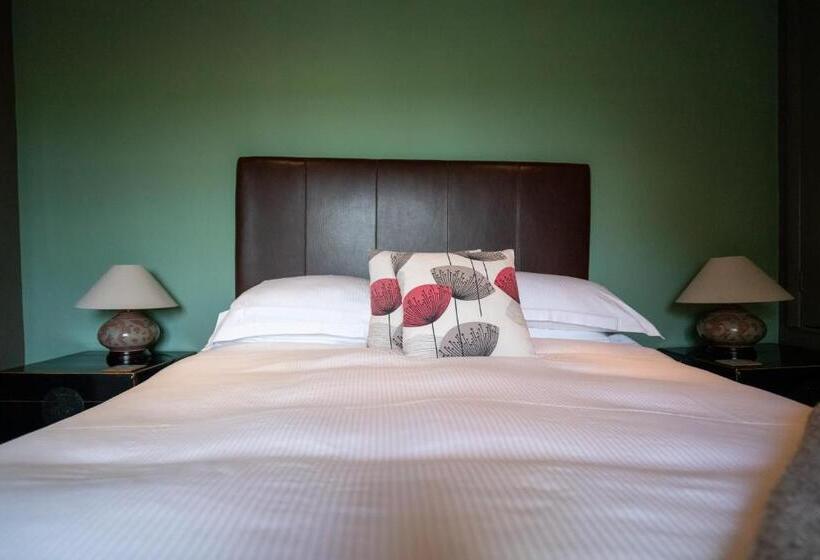 וילה בת 2 חדרי שינה, The Royal Oak Inn