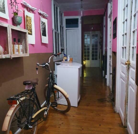 تختخواب در اتاق مشترک, Theplacetobe B&b