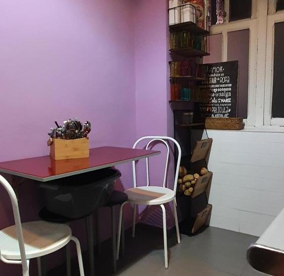 تختخواب در اتاق مشترک, Theplacetobe B&b