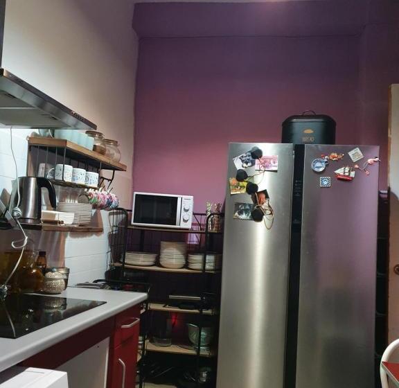 اتاق استاندارد یک تخته با سرویس بهداشتی مشترک, Theplacetobe B&b