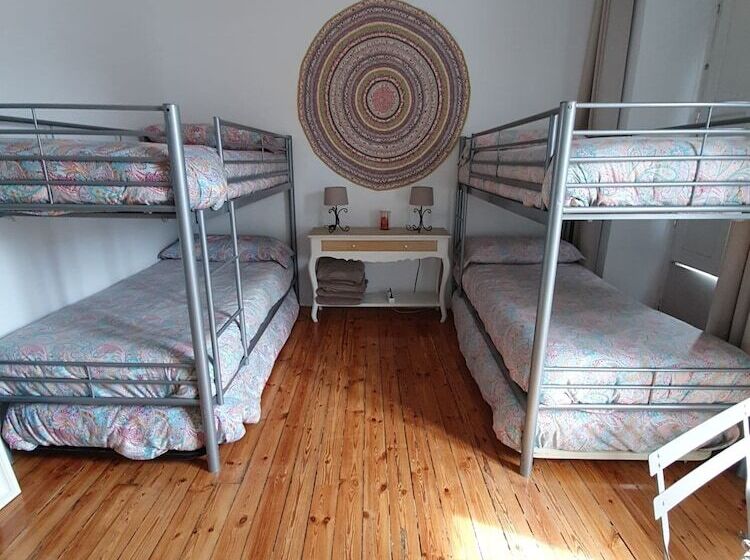 تختخواب در اتاق مشترک, Theplacetobe B&b