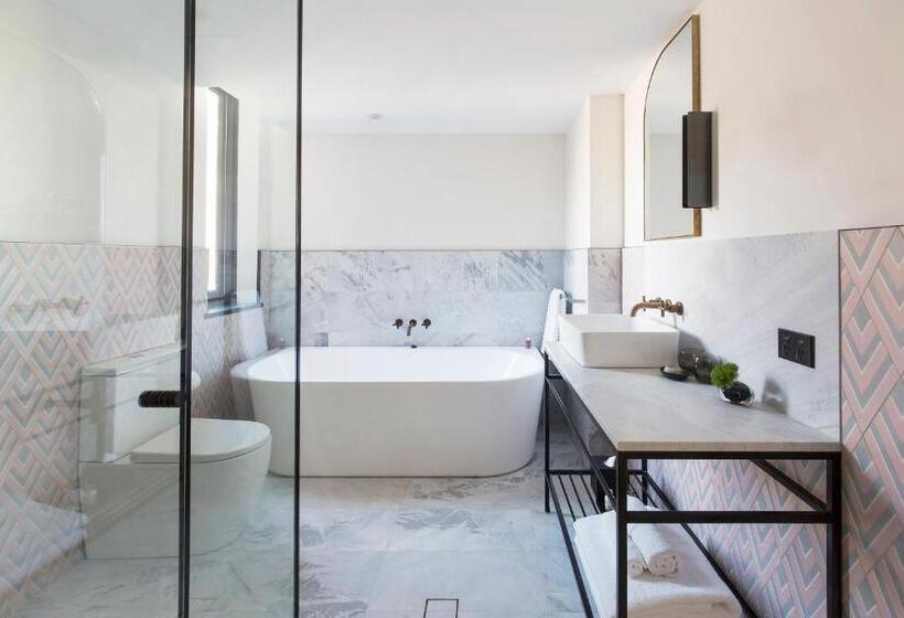 اتاق سوپریور با تخت بزرگ, Crystalbrook Albion