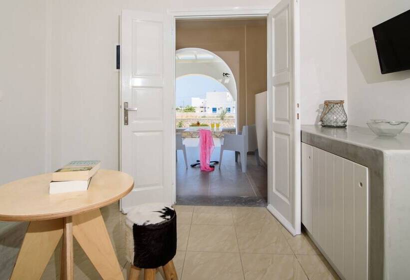 سوئیت با وان آب گرم, De_naxia Suites