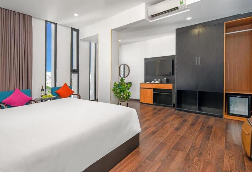 اتاق اجرایی, Platinum Danang