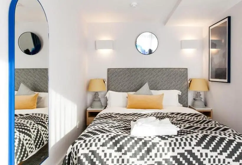 استودیوی استاندارد, Rockwell East Tower Bridge
