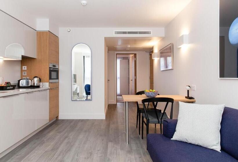 Апартаменты Superior 1 Спальня, Rockwell East Tower Bridge