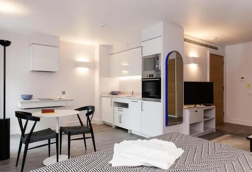 استودیوی استاندارد, Rockwell East Tower Bridge