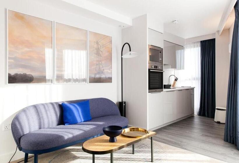 Студия Стандарт, Rockwell East Tower Bridge