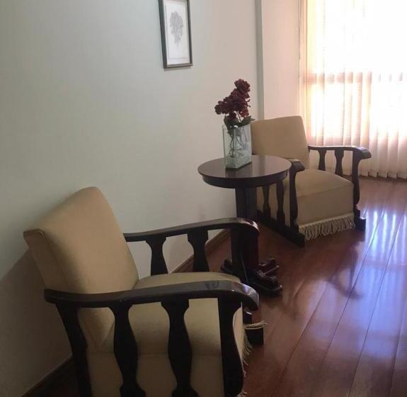 标准单人间, Ubaense Plaza