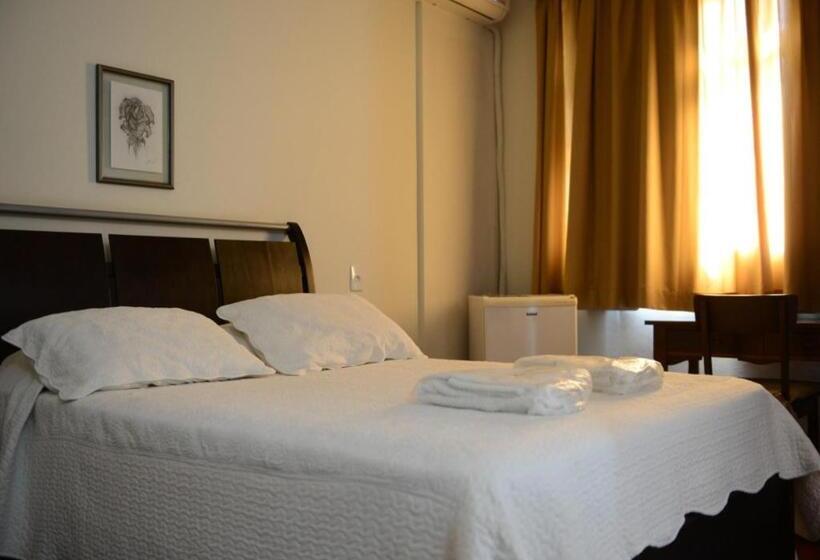 标准间, Ubaense Plaza