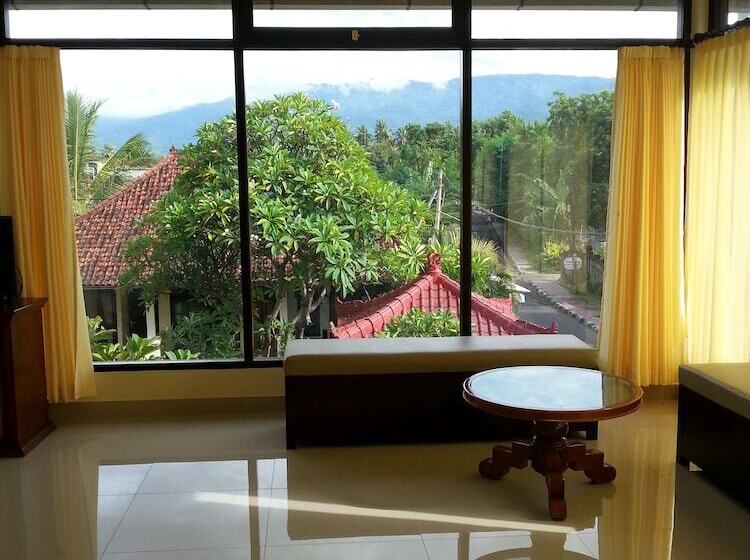 חדר משפחתי, Puri Mandhara Lovina