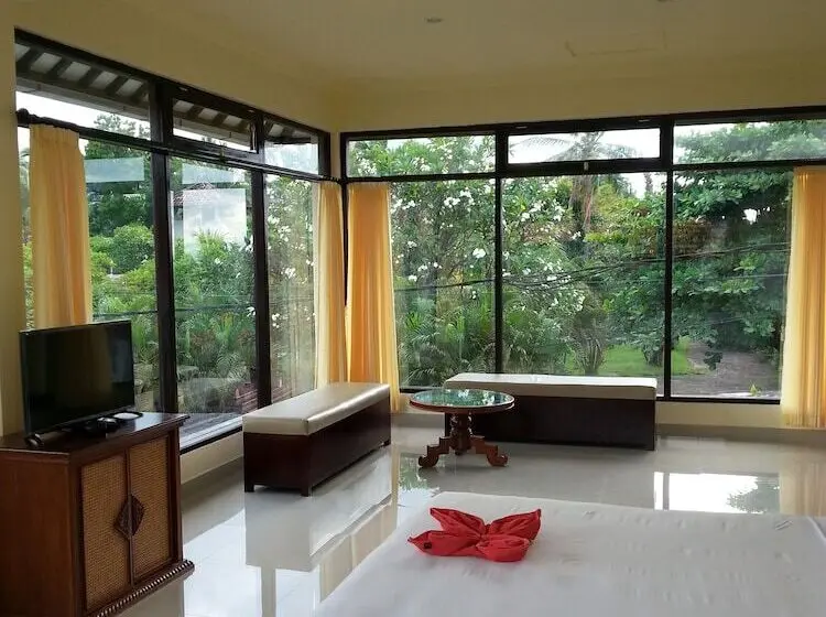 Perhehuone, Puri Mandhara Lovina