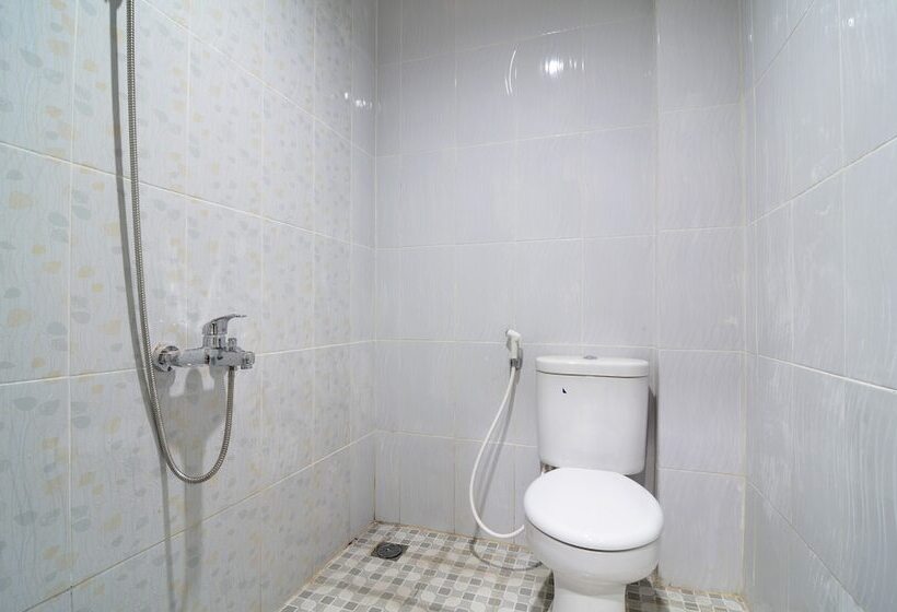 Номер Стандарт, Reddoorz Near Museum Keraton Surakarta