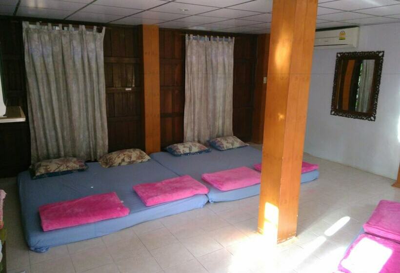 חדר משפחתי, Rueanphen Homestay