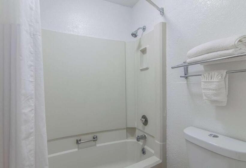 带大床的豪华间, Motel 6liberal, Ks