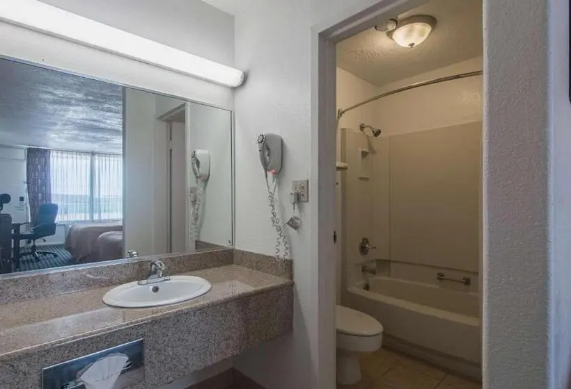 اتاق لوکس چهار تخته, Motel 6liberal, Ks