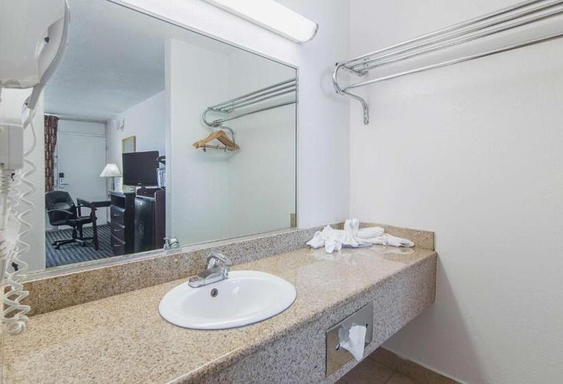 اتاق لوکس چهار تخته, Motel 6liberal, Ks
