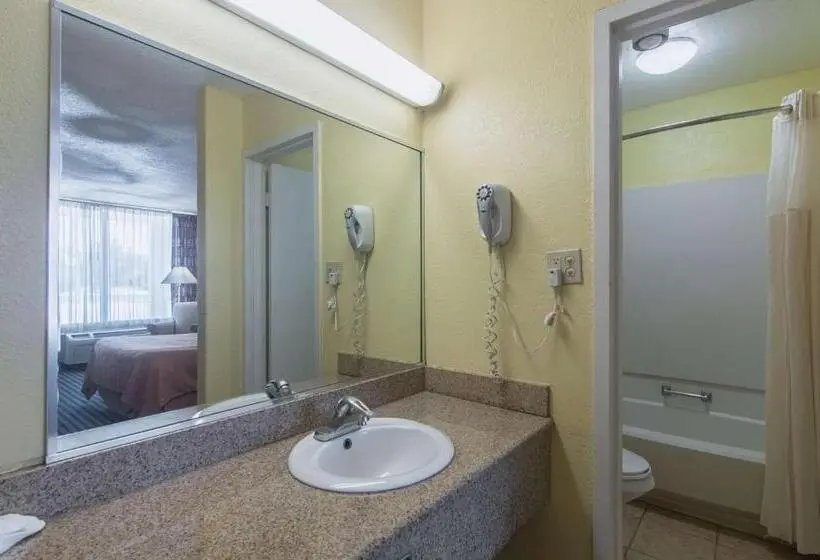 اتاق لوکس چهار تخته, Motel 6liberal, Ks