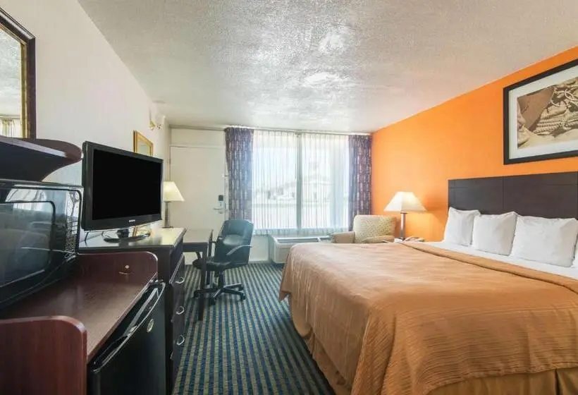 اتاق استاندارد با تخت بزرگ, Motel 6liberal, Ks
