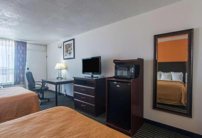 اتاق استاندارد چهار تخته, Motel 6liberal, Ks