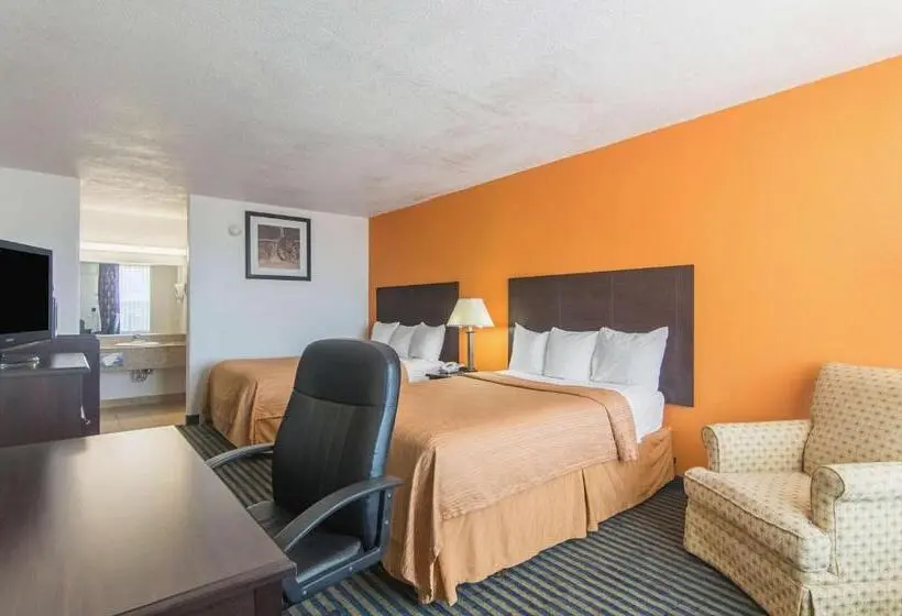اتاق استاندارد چهار تخته, Motel 6liberal, Ks