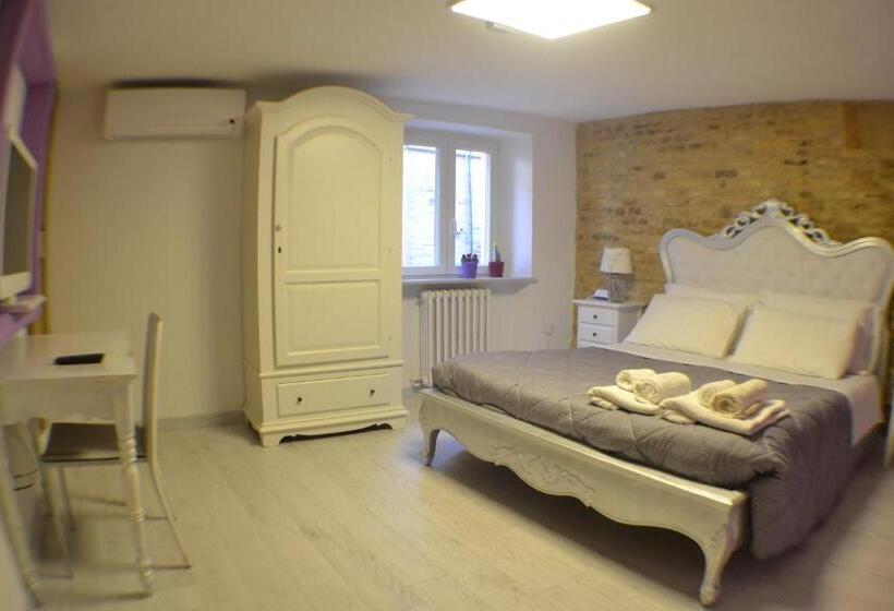 غرفة قياسية ثلاثية, B&b La Lanterna