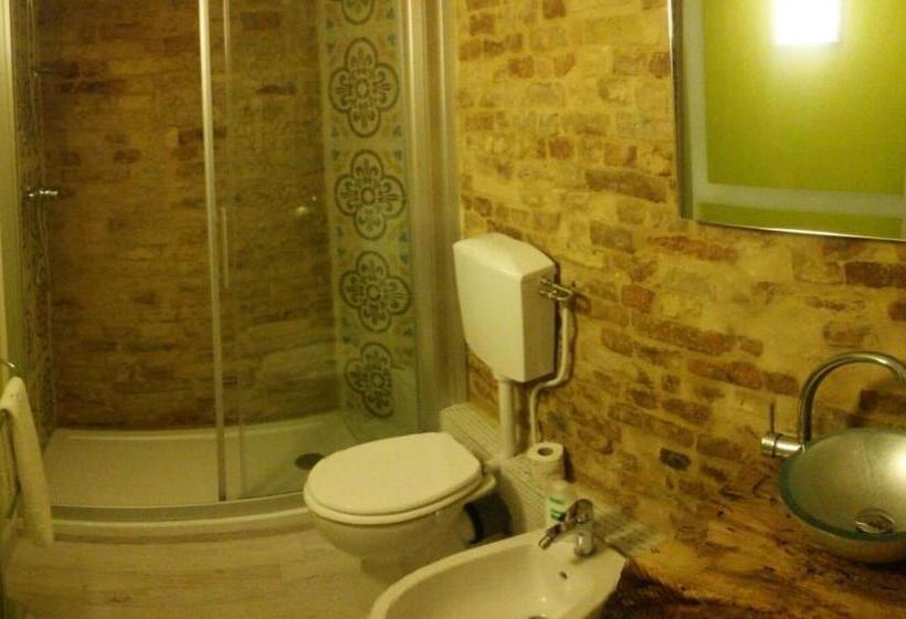 غرفة قياسية ثلاثية, B&b La Lanterna