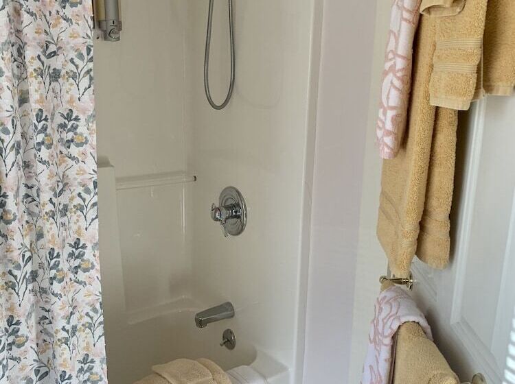 غرفة ديلوكس, Buttonwood Inn On Mount Surprise