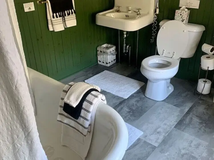 Deluxe Neljän Hengen Huone, Buttonwood Inn On Mount Surprise