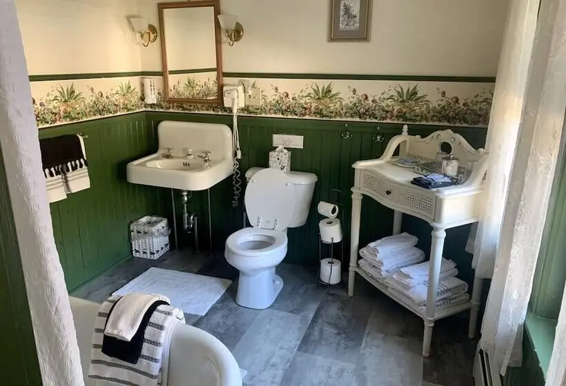 Deluxe Neljän Hengen Huone, Buttonwood Inn On Mount Surprise