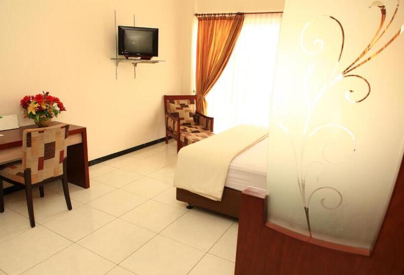 Delüks Oda, Arya Graha Semarang