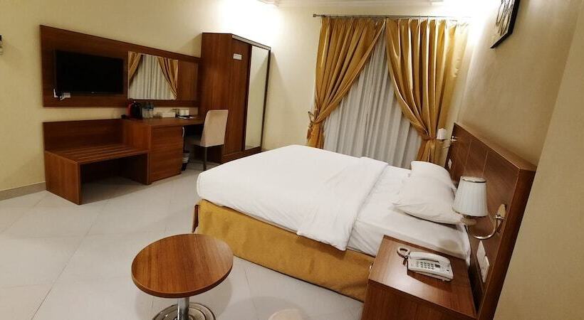 سوییت, Muscat Hills