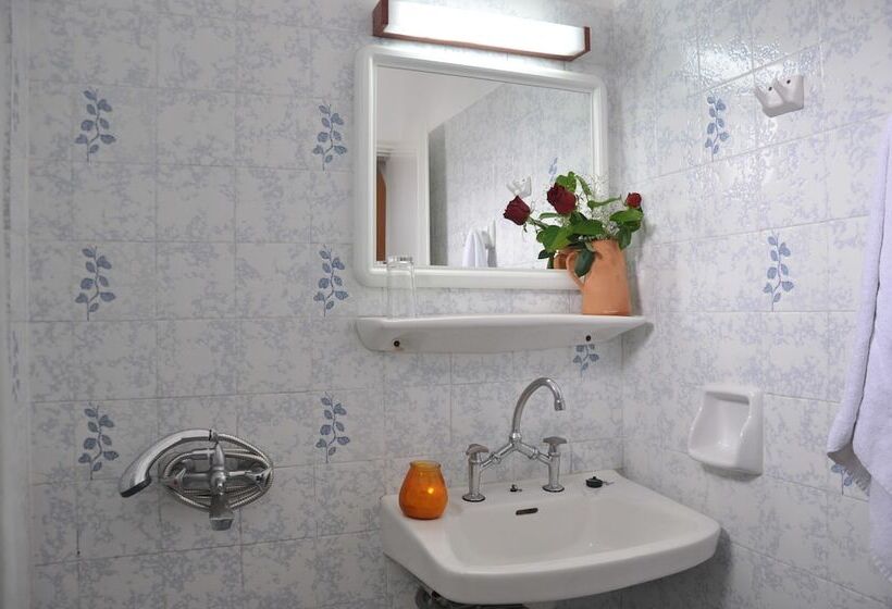 Номер Стандарт Трехместный, Alexandra Rooms