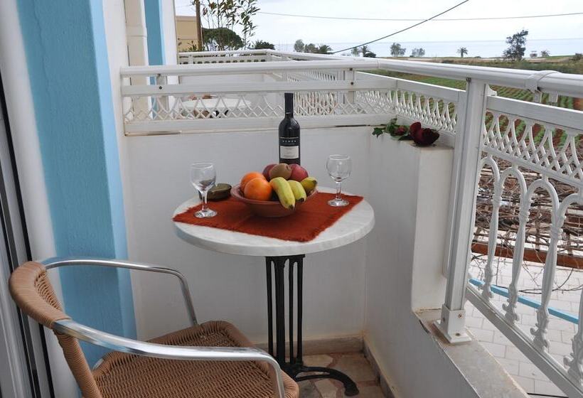 스탠다드 트리플 룸, Alexandra Rooms