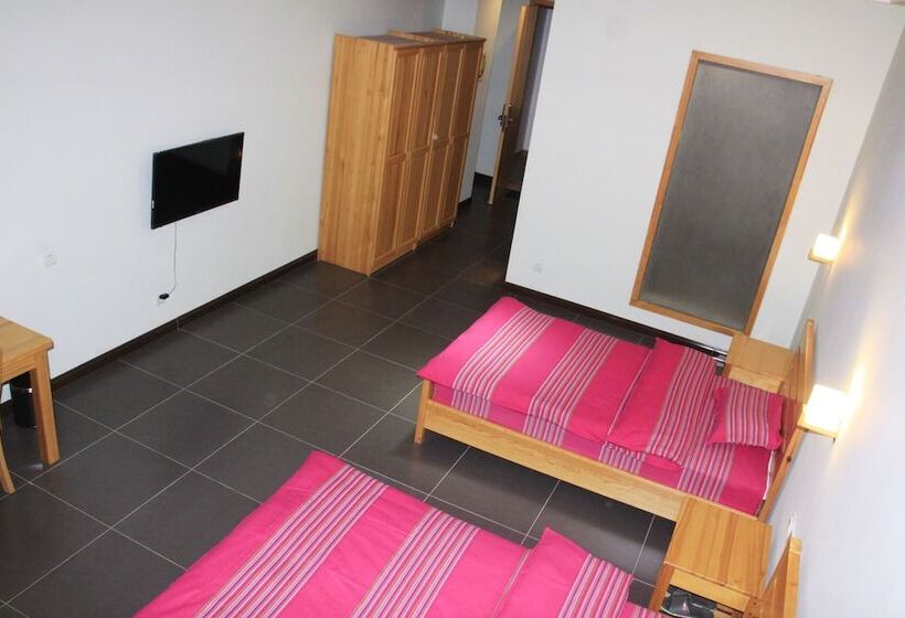 חדר אקונומי, Red Flag Canal Intl Youth Hostel