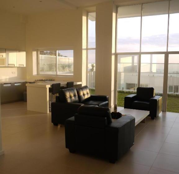 شقة غرفة نوم واحدة مزودة بشُرفة, The Seventeen Apartment