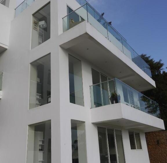 شقة 3 غرف, The Seventeen Apartment