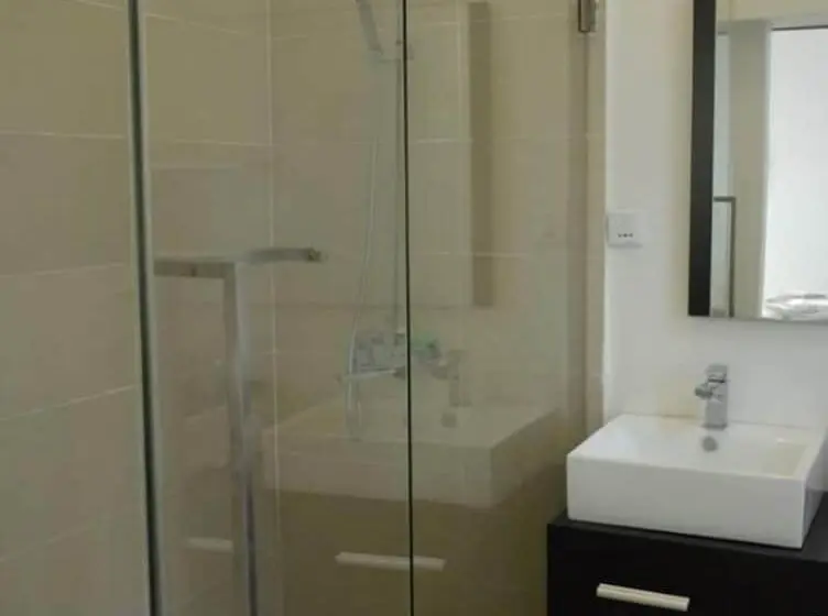 آپارتمان 2 خوابه, The Seventeen Apartment