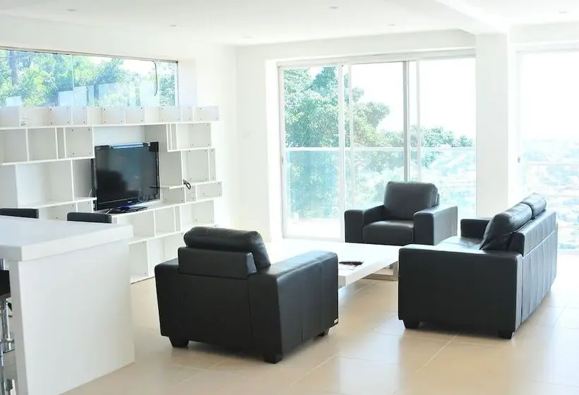 آپارتمان 2 خوابه, The Seventeen Apartment