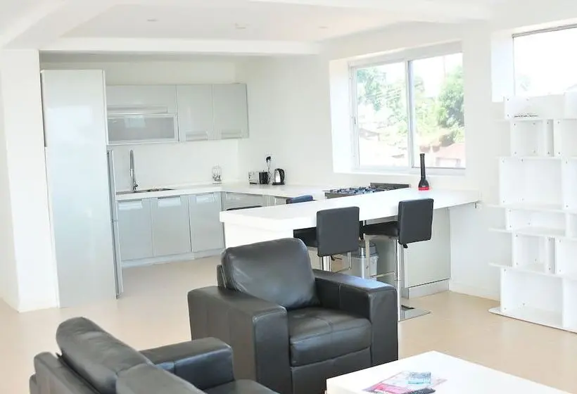 آپارتمان 2 خوابه, The Seventeen Apartment