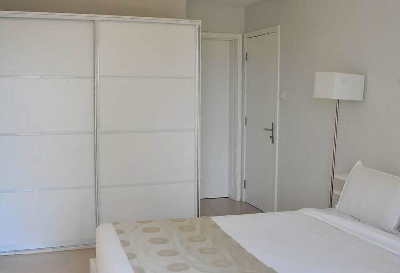 شقة غرفتين, The Seventeen Apartment